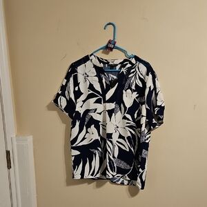 Como Black Navy and White Floral V Neck Blouse. NWT